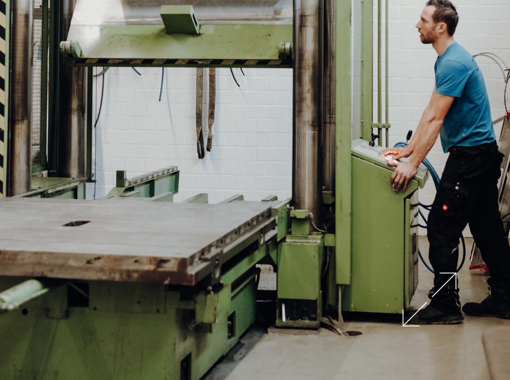 Reis 200 Tonnen Presse – Theven Zerspanungstechnik GmbH